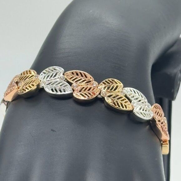 Northcrest Tri-color Leaf Motif Stretch Bracelet - Picture 2 of 14
